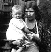 Gordon as a baby with his mother at Joe Host‘s place, Central Bucca